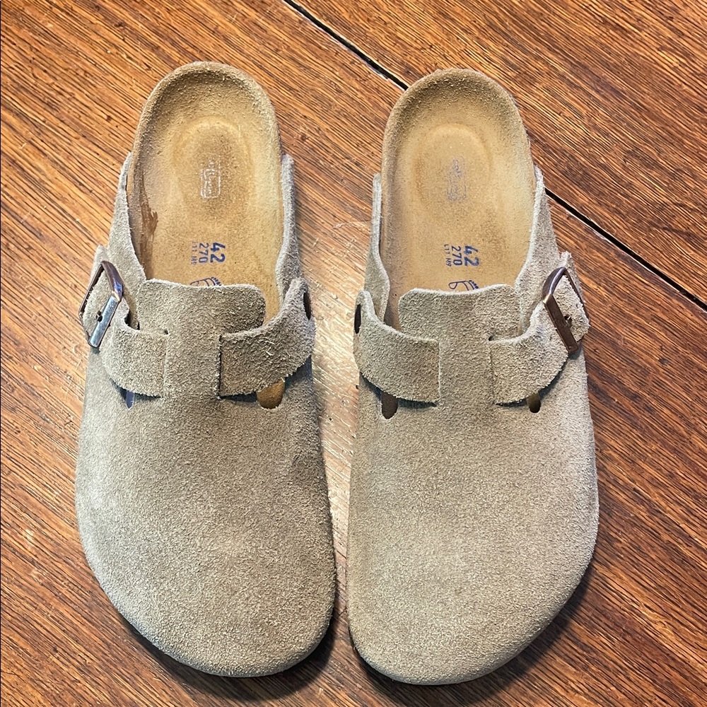 Men’s Birkenstock Taupe Suede Clogs with Buckle